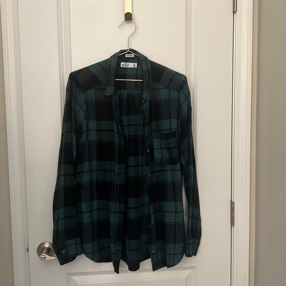 Hollister- Women’s Flannel (size M) Relaxed Fit- Hunter Green/Black Checkered